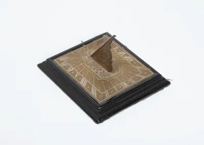 Schuler Auktionen AG - Horizontal-Sonnenuhr