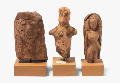 Schuler Auktionen AG - Lot: 3 Terrakottafiguren