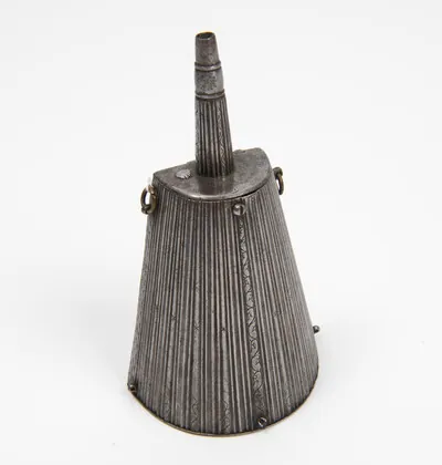 Schuler Auktionen AG - Pulverflasche