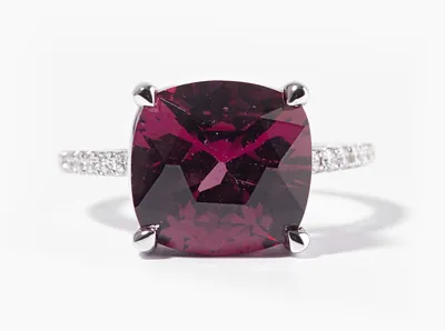 Schuler Auktionen AG - Rhodolith-Brillant-Ring