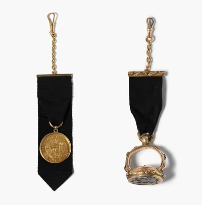 Schuler Auktionen AG - Lot: Petschaft und Münz-Uhrenkette