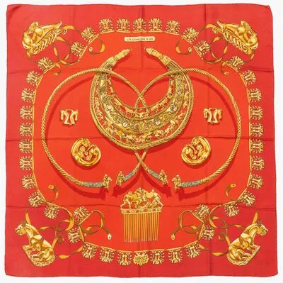 Schuler Auktionen AG - Hermès, 2 Foulards "Les Cavaliers d' Or" und "Les Normands"