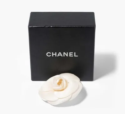 Schuler Auktionen AG - Chanel, Brosche "Camelia"