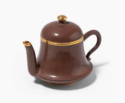 Schuler Auktionen AG - Wasserpolierte Yixing-Teekanne, Shuimo-hu