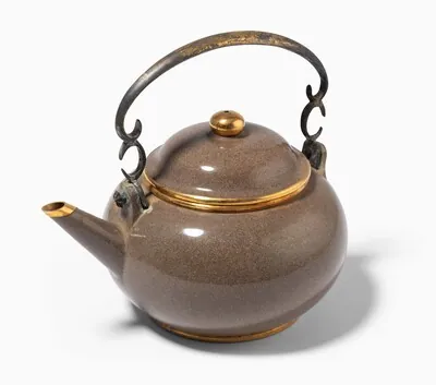 Schuler Auktionen AG - Wasserpolierte Yixing-Teekanne, Shuimo-hu