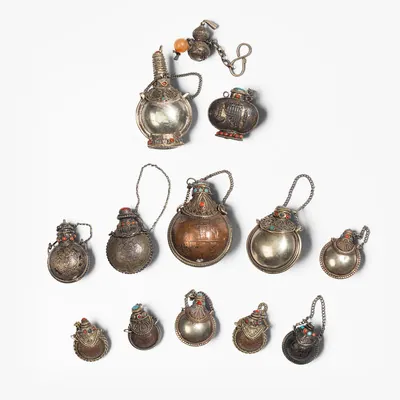 Schuler Auktionen AG - Lot: 13 Snuff Bottles