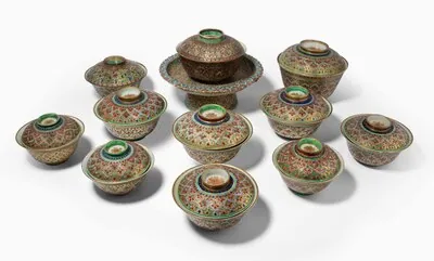 Schuler Auktionen AG - Lot: 12 Benjarong-Porzellanteile
