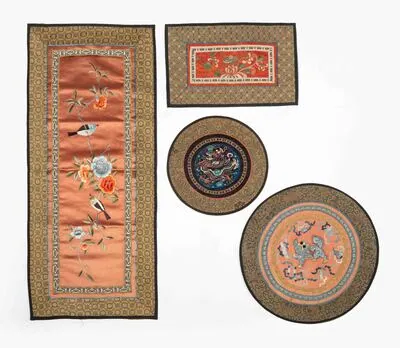 Schuler Auktionen AG - Lot: 4 Seidenstickereien