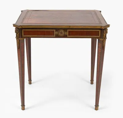 Schuler Auktionen AG - Beistelltisch