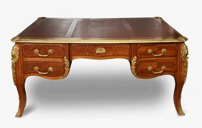 Schuler Auktionen AG - Grosses Bureau plat