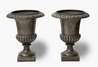 Schuler Auktionen AG - Ein Paar Gartenvasen