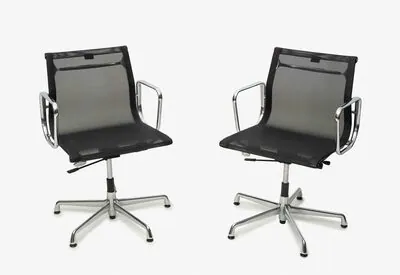 Schuler Auktionen AG - Charles&Ray Eames, Ein Paar Bürostühle (EA 117)