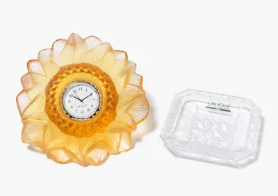 Schuler Auktionen AG - Lalique, Tischuhr und Schälchen
