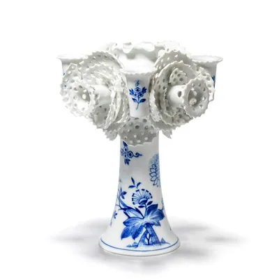 Schuler Auktionen AG - Meissen, Vase als Kerzenstock "Zwiebelmuster"