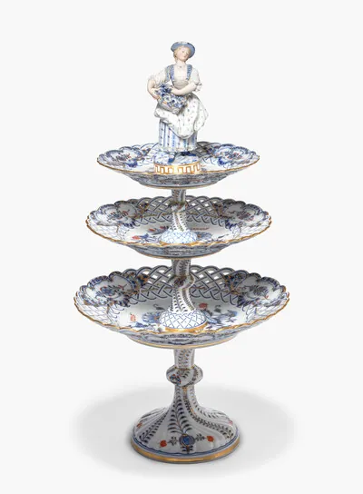 Schuler Auktionen AG - Meissen, Etagère "Reiches Zwiebelmuster"
