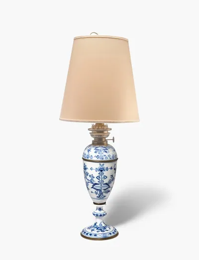 Schuler Auktionen AG - Meissen, Tischlampe "Zwiebelmuster"