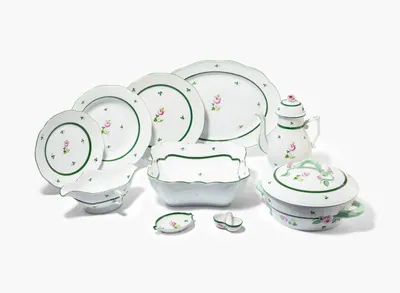Schuler Auktionen AG - Herend, Tafel- und Kaffee-/Teeservice "Vieille rose de Herend"