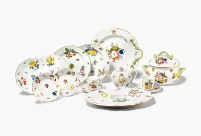 Schuler Auktionen AG - Herend, Tafelservice "Bouquet de fruits Necker" und "Fruits Necker"