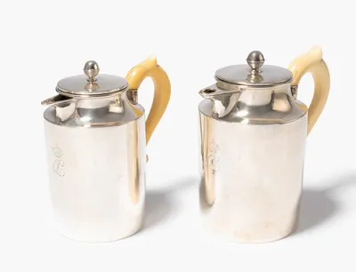 Schuler Auktionen AG - Set: 2 Kaffeekannen, Wien 1807–1824