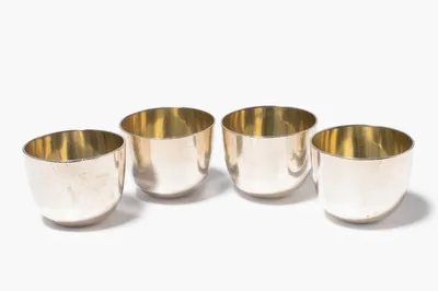 Schuler Auktionen AG - Set: 4 kleine Faustbecher, Chester 1758