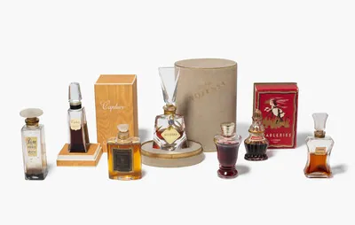 Schuler Auktionen AG - 8 Flakons "Notessa", "Capture" von Langeais, "Diableries" von L.T. Piver, "Cashir" von Anny Blatt, "White Shoulder" by Grenoville, "Midnight Skin" von Dorothy Gray und "Rêve de Paris" von Coudray 