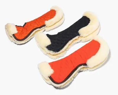 Schuler Auktionen AG - Hermès, 3 Sattelpads "Doudou" in "Feu" und in "Navy"