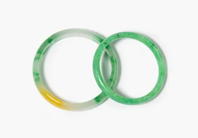 Schuler Auktionen AG - Lot: 2 Jade-Armreifen