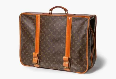 Schuler Auktionen AG - Louis Vuitton, Kleiderschutzhülle "Porte-habits 5 cintres"