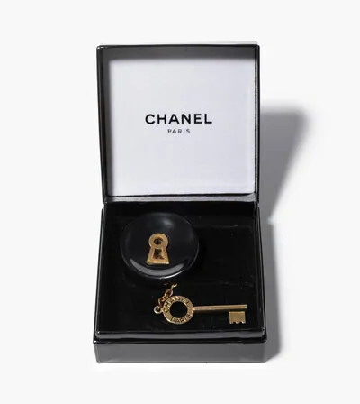 Schuler Auktionen AG - Chanel, Brosche