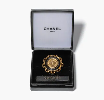 Schuler Auktionen AG - Chanel, Brosche