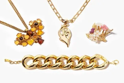 Schuler Auktionen AG - Isaky Paris Colliers, Poggi Paris, Bracelet und Schiaparelli, Brosche