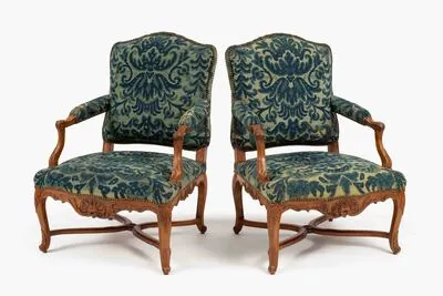 Schuler Auktionen AG - Ein Paar Fauteuils, Régence, Paris, um 1730