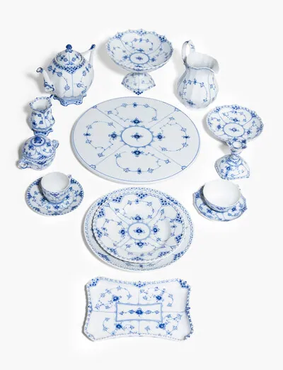 Schuler Auktionen AG - Royal Copenhagen, Tafel- und Kaffee-/Teeservice "Musselmalet Vollspitze und Halbspitze"
