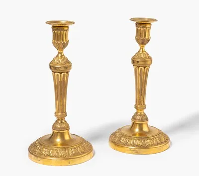Schuler Auktionen AG - 1 Paar Louis XVI Kerzenstöcke