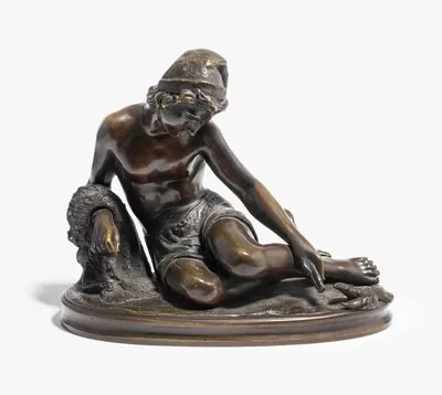 Schuler Auktionen AG - Bronzefigur "Fischerjunge mit Krebs spielend"