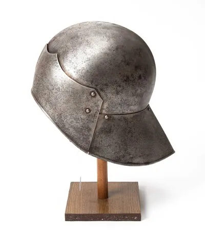 Schuler Auktionen AG - Helm, knechtische Celata