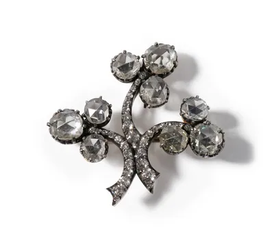 Schuler Auktionen AG - Antike, russische Diamant-Brosche