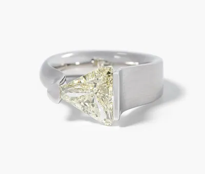 Schuler Auktionen AG - PUR Gelber Fancy-Diamant-Ring