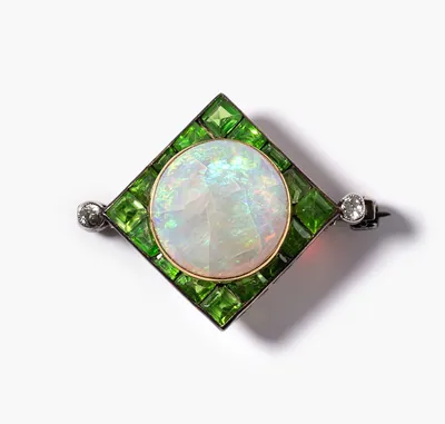 Schuler Auktionen AG - Antike Opal-Granat-Brosche